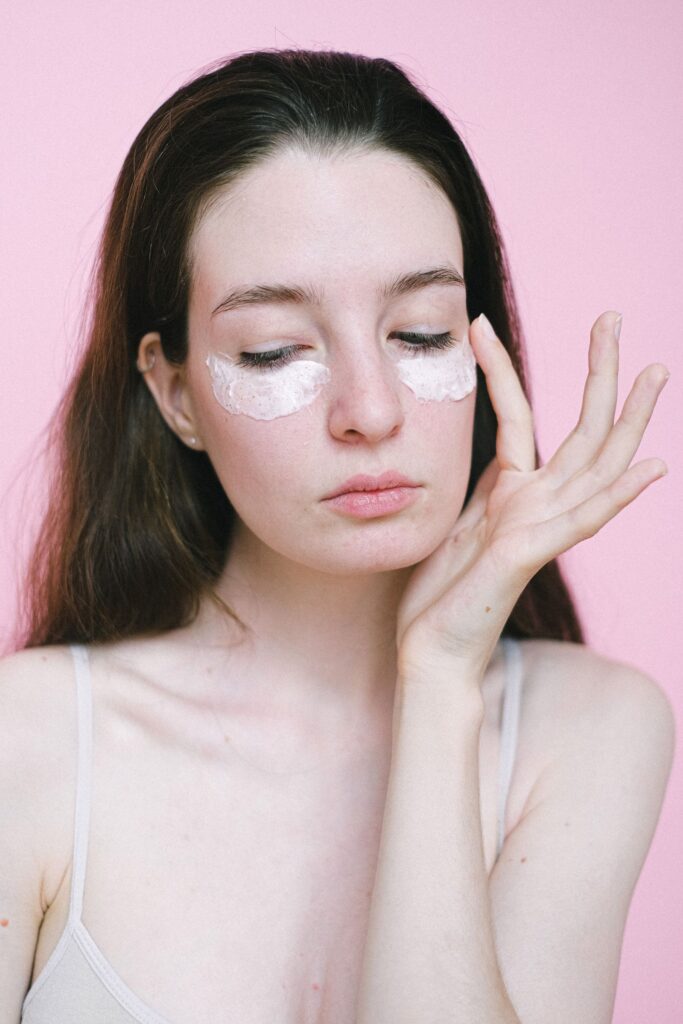 Under-eye skincare for dark circles treatment